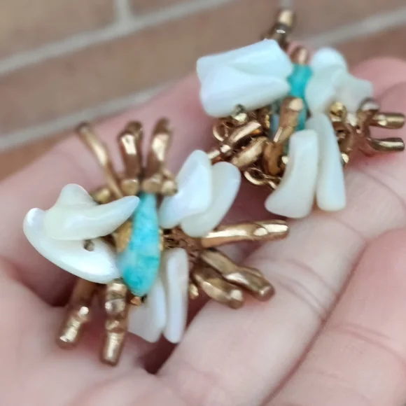 Vintage Miriam Haskell mother of pearl and amazonite coral branch earrings - Picture 7 of 13